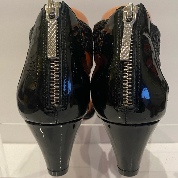 Donald J. Pliner Verona Leather Woven T-Strap Pumps Sandals Size 8.5 Narrow EUC - Picture 6 of 12